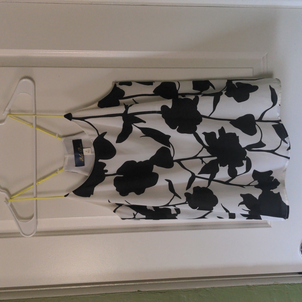 2/$15 * Black and white floral tank top